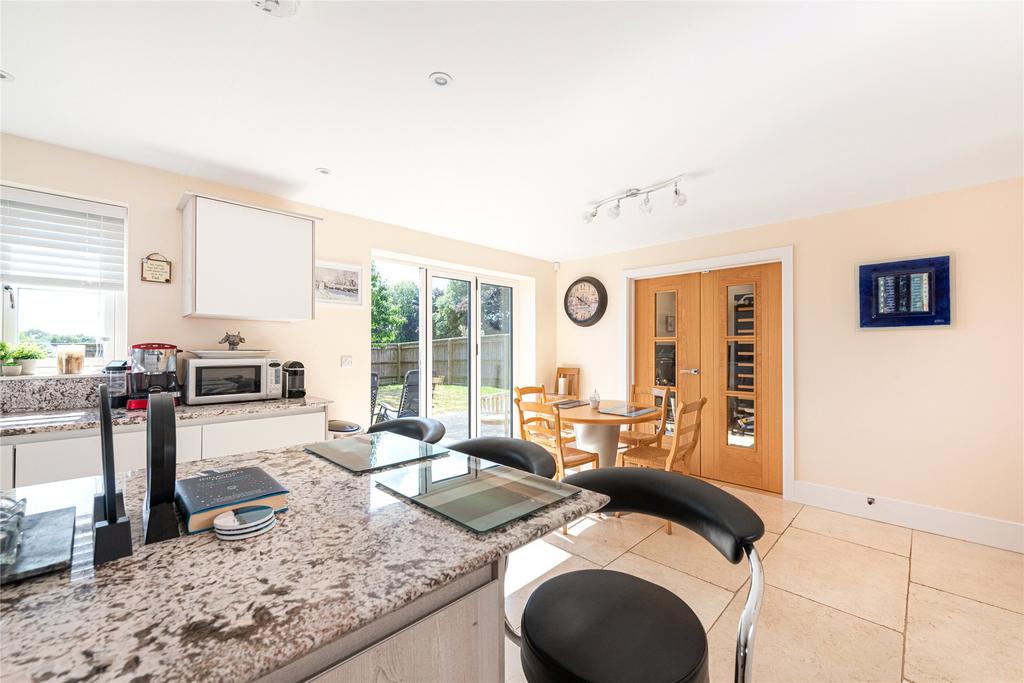 Kitchen/B'fast Room