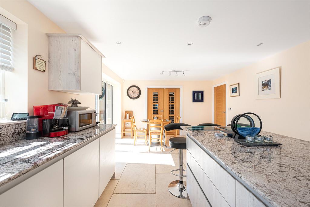 Kitchen/B'fast Room