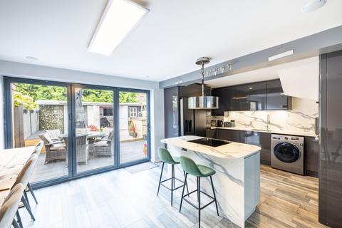 undefined, Parkway, Crawley, RH10