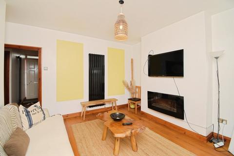 2 bedroom flat for sale, Deptford Church Street, London SE8