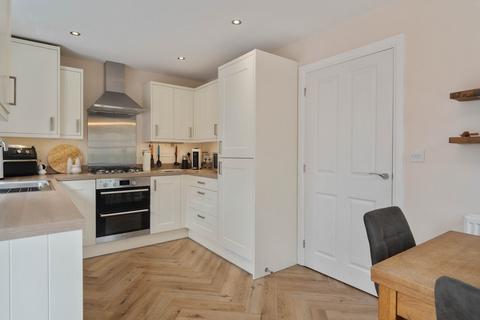 3 bedroom detached house for sale, Garland Road, Rossington, DN11