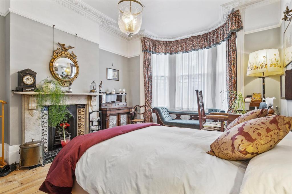 Chiswick High Road, W4 - FOR SALE
