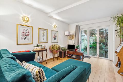 2 bedroom flat for sale, Chiswick High Road, London, W4