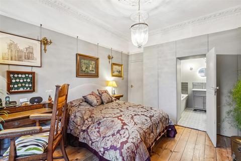 2 bedroom flat for sale, Chiswick High Road, London, W4