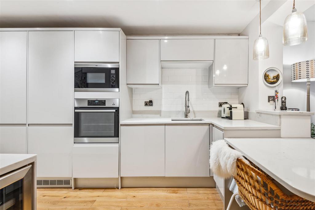 Chiswick High Road, W4 - FOR SALE