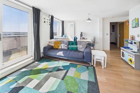 2 bedroom apartment for sale, Flowers Close, London