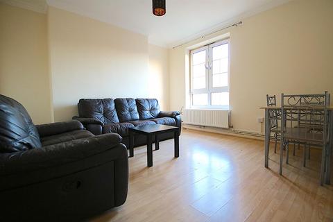 3 bedroom flat to rent, Prusom Street, London E1W