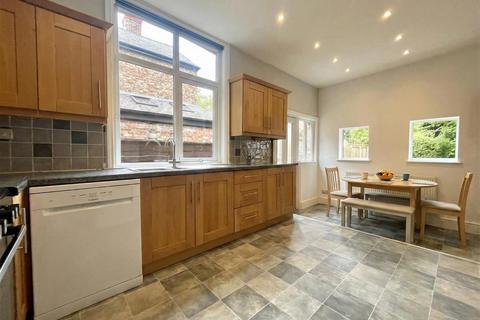 3 bedroom end of terrace house for sale, Westgate, Hale, Altrincham