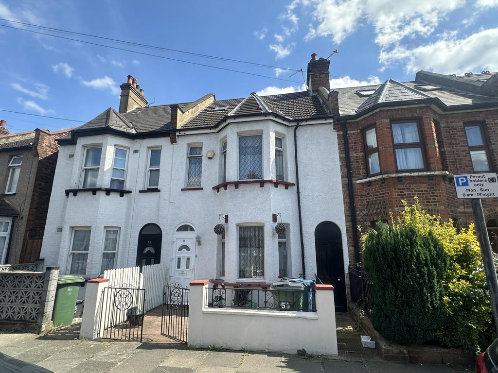 Beautiful Spacious 3 Bed House with Loft Conversi