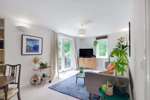 2 bedroom apartment for sale, at Edgehill Lodge, 153 Turnham Road, London SE4