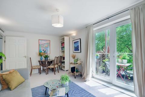 2 bedroom apartment for sale, at Edgehill Lodge, 153 Turnham Road, London SE4