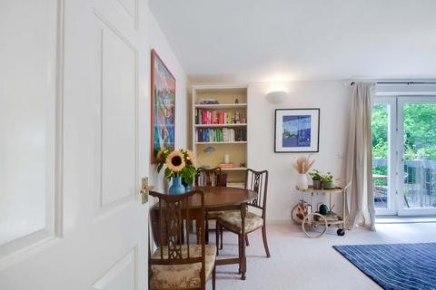 2 bedroom apartment for sale, at Edgehill Lodge, 153 Turnham Road, London SE4
