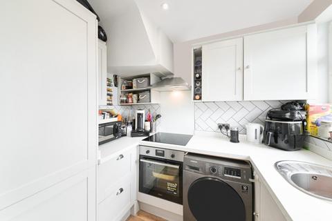 48 Elmdene, Surbiton, KT5 9PW