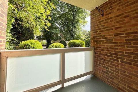 2 bedroom flat for sale, Albemarle Road, Beckenham, BR3