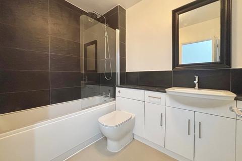 Flat 2, 77 Albemarle Road, Beckenham, BR3 5HW