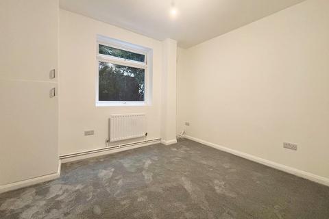 Flat 2, 77 Albemarle Road, Beckenham, BR3 5HW