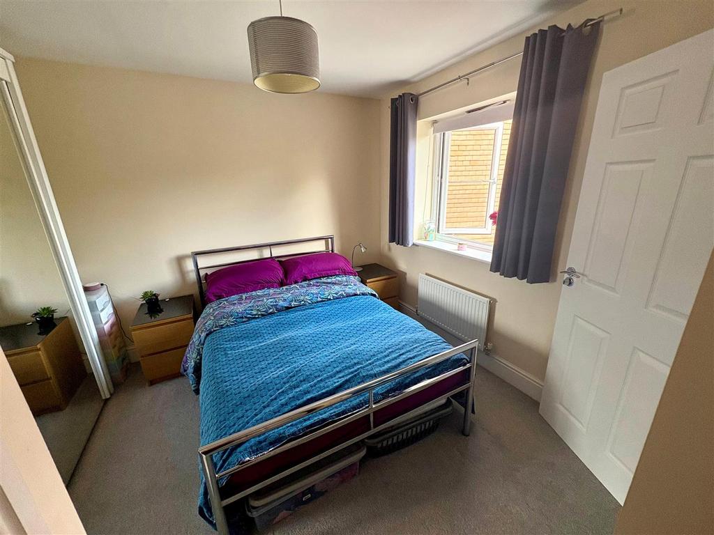 Bed 1.jpg