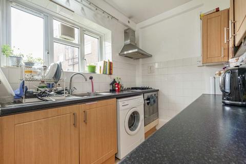2 bedroom flat to rent, Rinaldo Road, London SW12