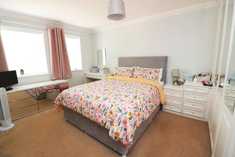 28 Danehurst Close, Egham, TW20 9PX