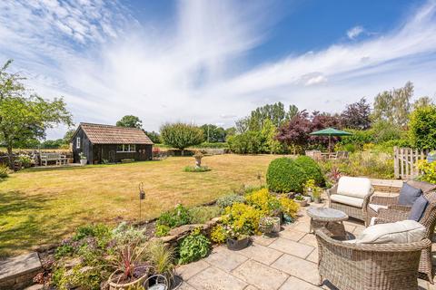 4 bedroom detached house for sale, Parkers Lane, Kington Langley