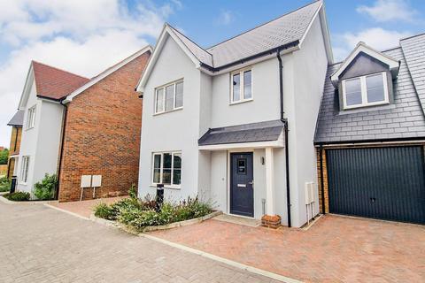 4 bedroom detached house for sale, Hawthorn Close, Bicknacre