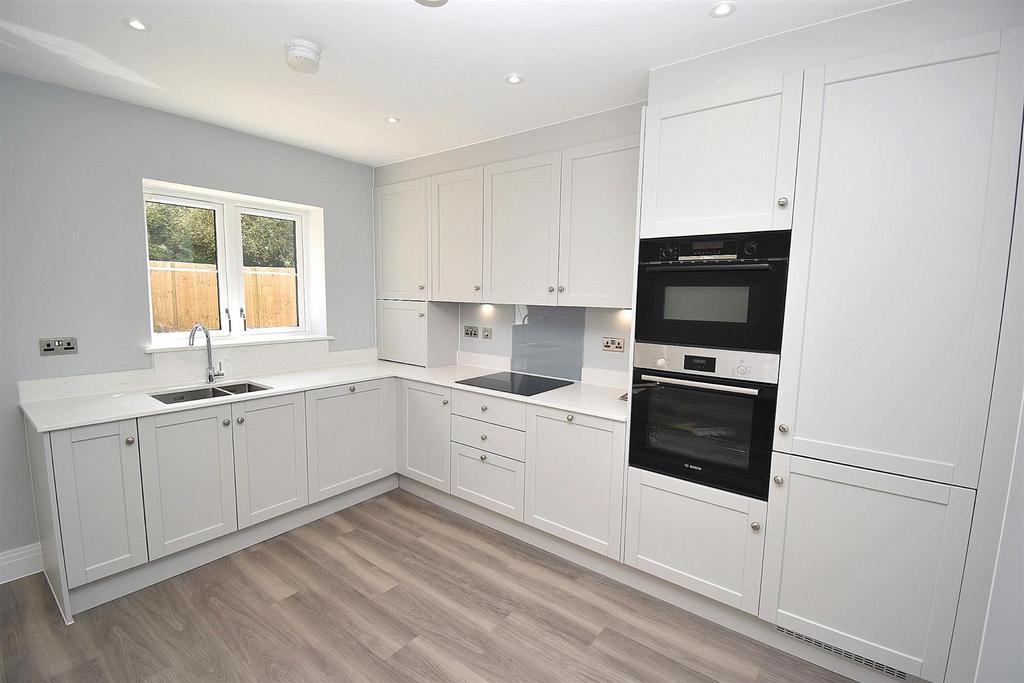 Kitchen - 10.JPG