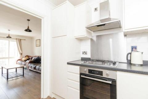 2 bedroom apartment to rent, Fairways Court, Gravesend DA12