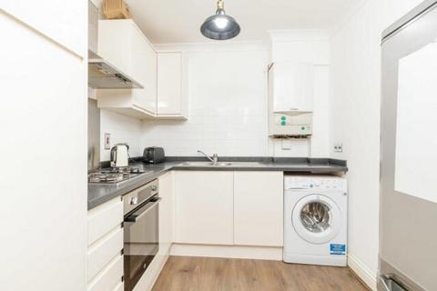 2 bedroom apartment to rent, Fairways Court, Gravesend DA12
