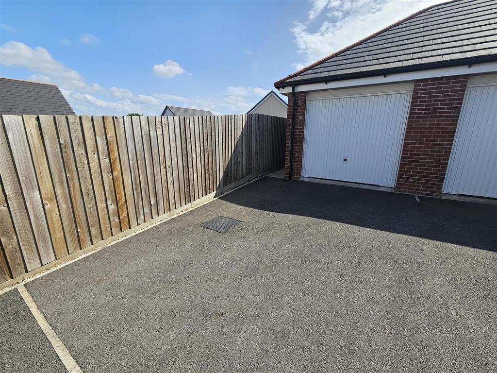 Garage and Parking.jpg