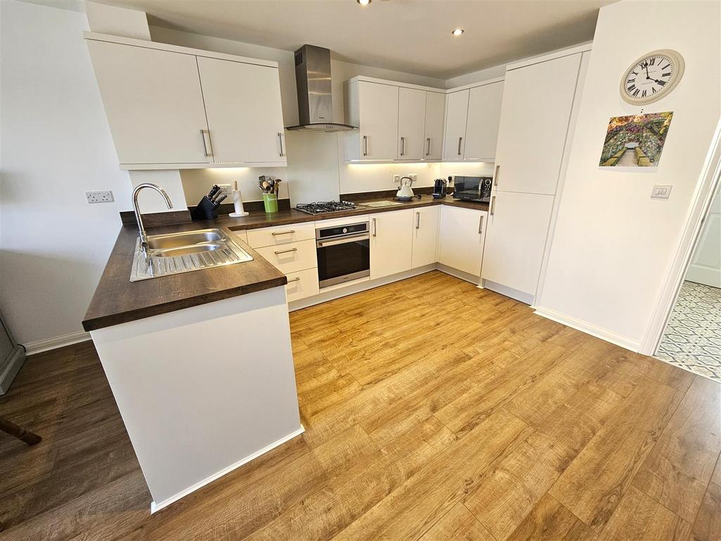 Kitchen Area.jpg