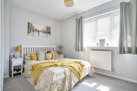 28 Ashcombe Crescent, Bristol, BS30 5NX