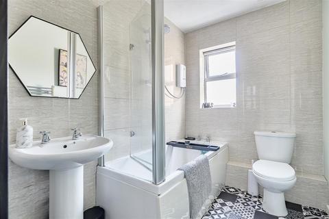 28 Ashcombe Crescent, Bristol, BS30 5NX