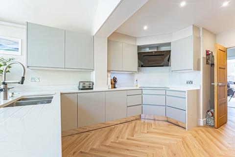 4 bedroom semi-detached house for sale, West Valley Road, Apsley