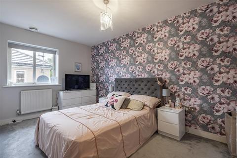 91 Buckingham Road, Epping, CM16 5AF