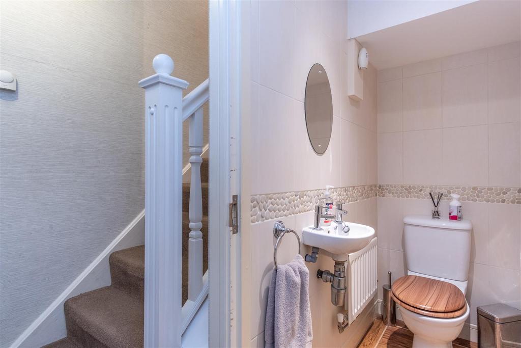 Entrance Hall/WC