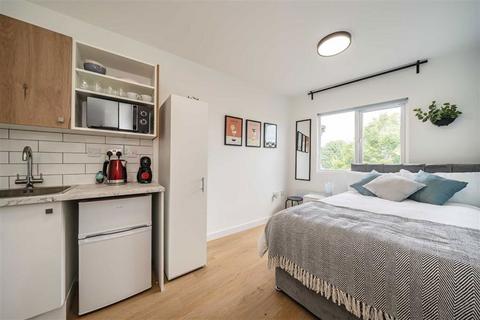 Flat 2, 69 Askew Road, London, W12 9AH