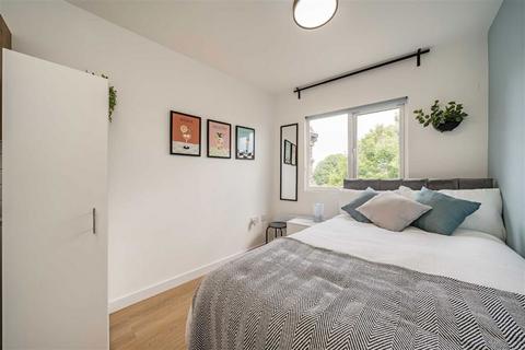 Flat 2, 69 Askew Road, London, W12 9AH