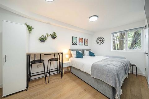 Flat 1, 69 Askew Road, London, W12 9AH