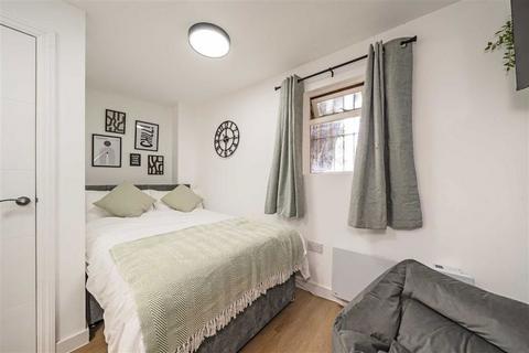 Flat 1, 69 Askew Road, London, W12 9AH