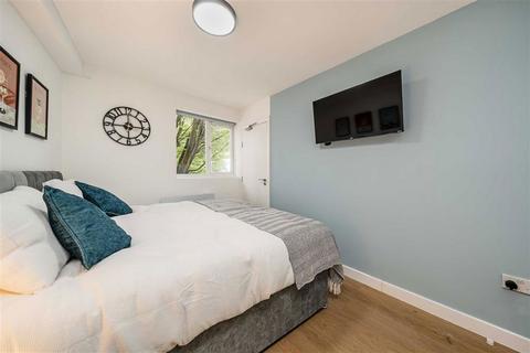 Flat 1, 69 Askew Road, London, W12 9AH