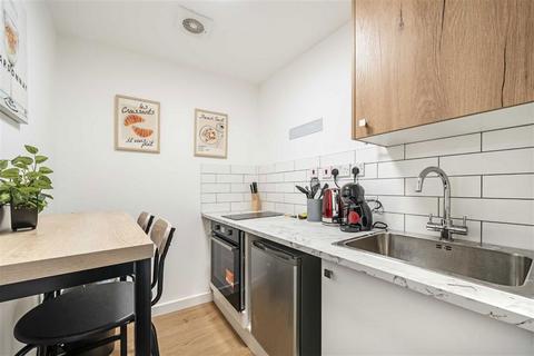 Flat 1, 69 Askew Road, London, W12 9AH