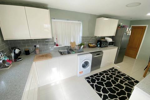 undefined, Luton LU4