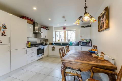 8 Clock View Crescent, London, N7 9GP