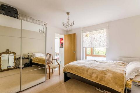 8 Clock View Crescent, London, N7 9GP