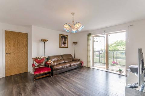 8 Clock View Crescent, London, N7 9GP