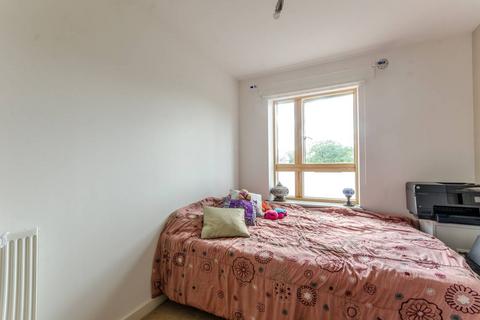8 Clock View Crescent, London, N7 9GP