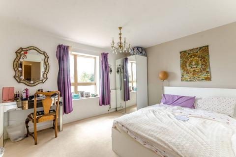 8 Clock View Crescent, London, N7 9GP