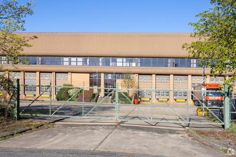 Distribution warehouse to rent, Lodge Rd Staplehurst TN12 0QW