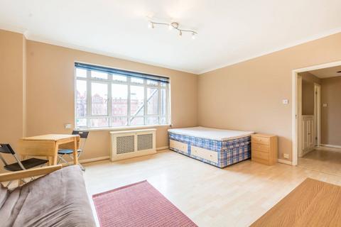 Studio to rent, Paramount Court, Bloomsbury, London, WC1E
