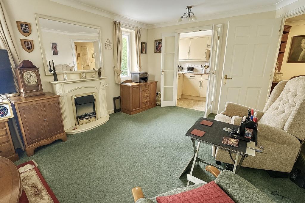 Lounge / Dining Area